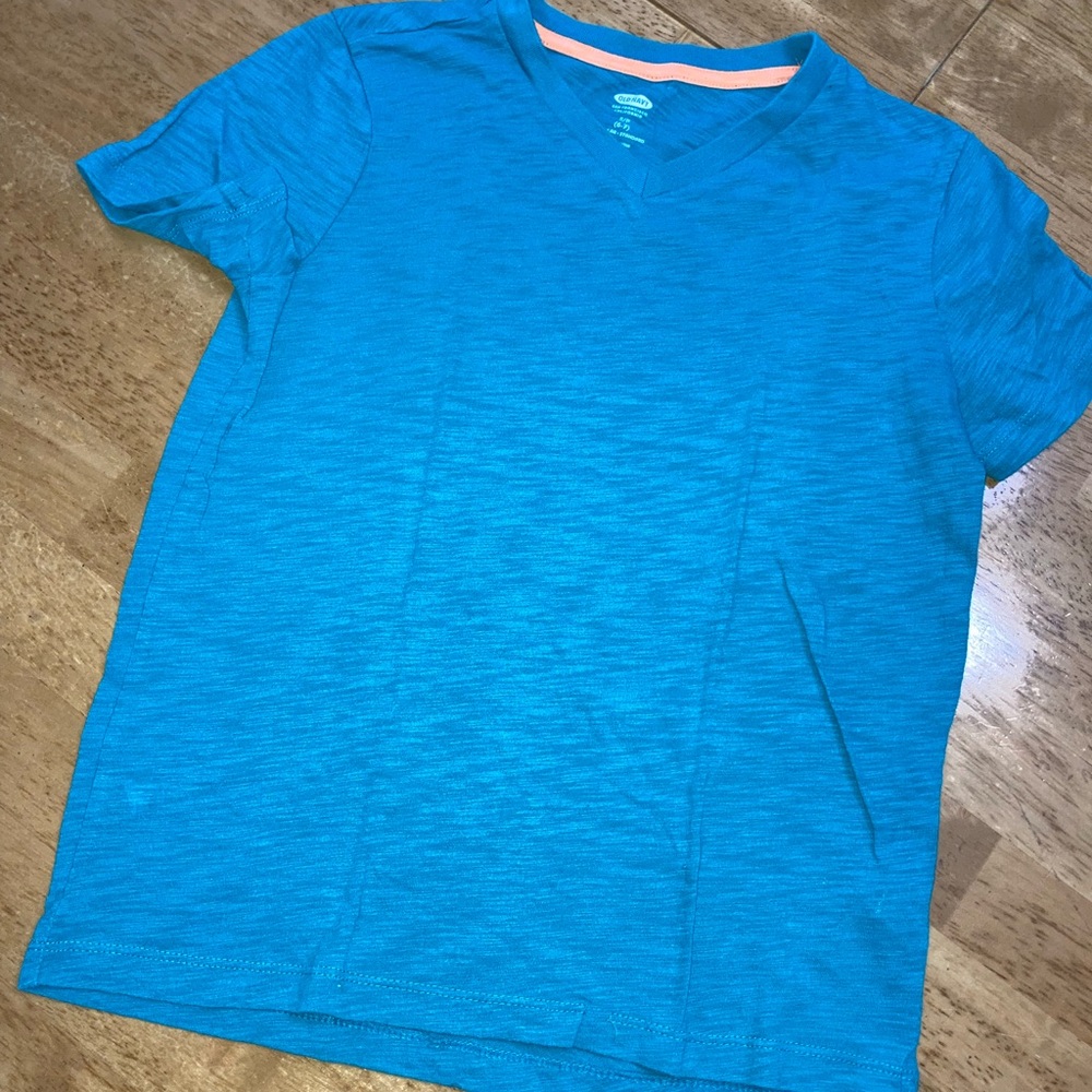 OLD NAVY V NECK TEE EUC